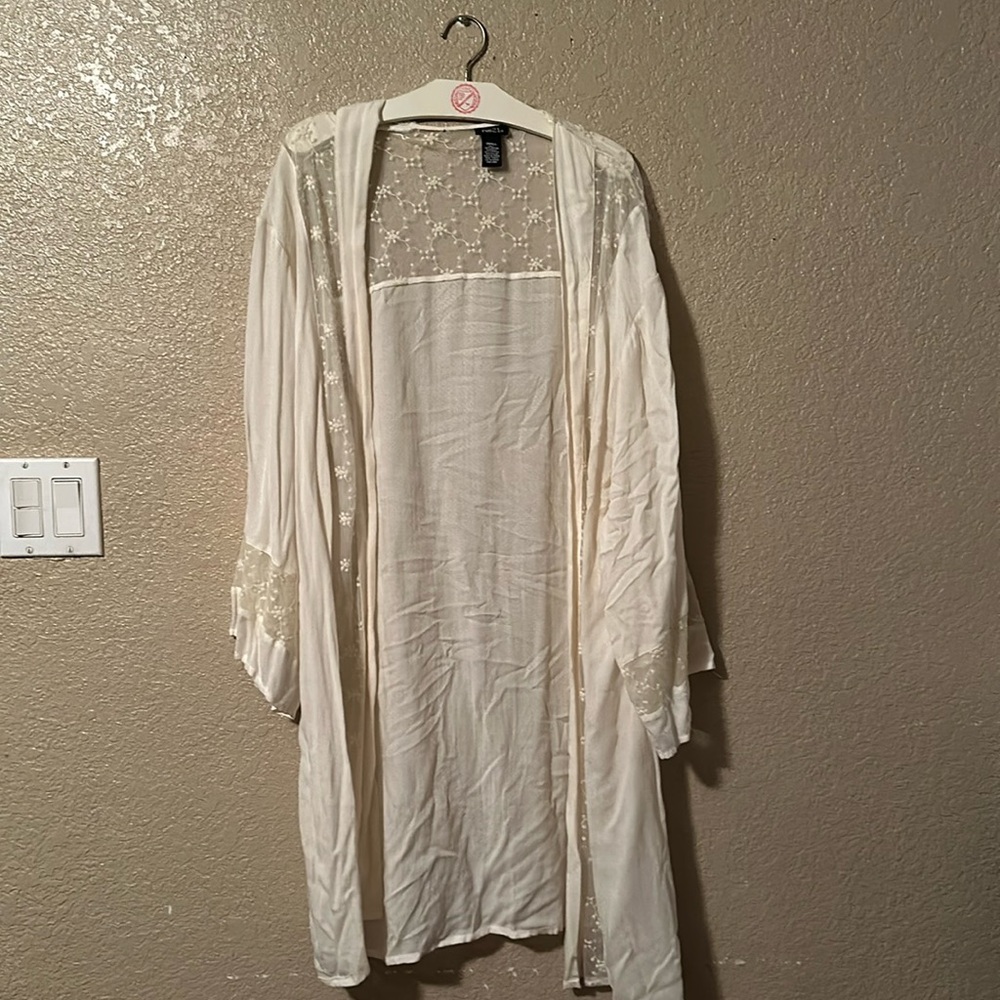 Rue 21 lace floral small jacket robe